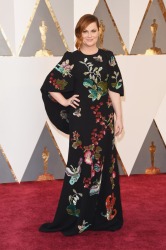 018-amy-poehler-saty-andrew-gn-oscars-2016-red-carpet