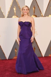 023-reese-witherspoon-saty-oscar-de-la-renta-oscars-2016-red-carpet