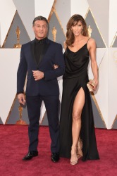 031-sylvester-stallone-jennifer-flavin-oscars-2016-red-carpet