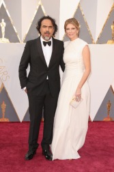 032-alejandro-inarritu-maria-eladia-hagerman-oscars-2016-red-carpet