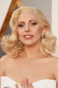 024-oscars-2016-lady-gaga-spolocenske-ucesy