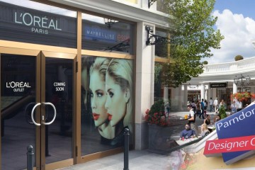 Rakúsky Designer outlet Parndorf odštartoval sezónu s novými obchodmi. Outletové mestečko má už tiež outlety L’Oréal, LISKA, La Perla či Brooks Brothers.