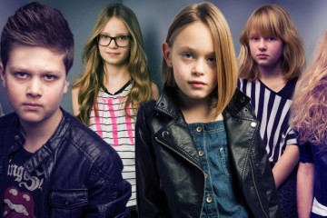 Jednoduché účesy do školy predstavuje vo svojej kolekcii prestížne kadernícke štúdio J.7 Group. Nová kolekcia detských účesu je menuje Young Stars.