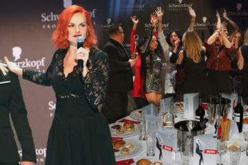 Aký bol tento rok galavečer Kaderníka roka 2017, súťaže s oficiálnym názvom Czech&Slovak Hairdressing Awards? Plný pekných účesov a skvelých kaderníkov!